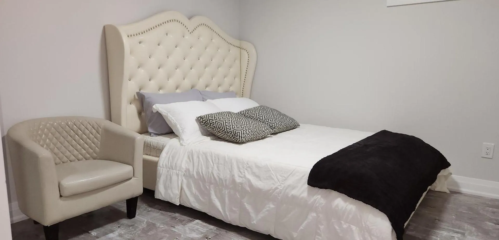 Entire 2 Bedroom Apartment In Kitchener