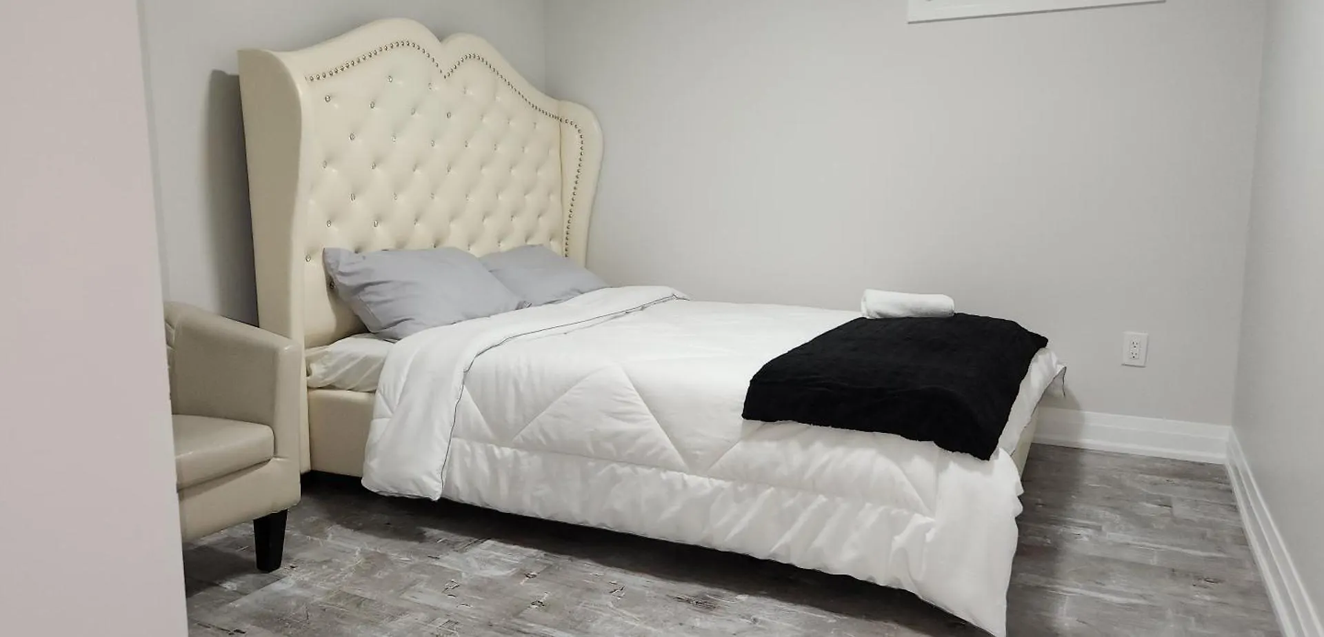 Entire 2 Bedroom Apartment In Kitchener