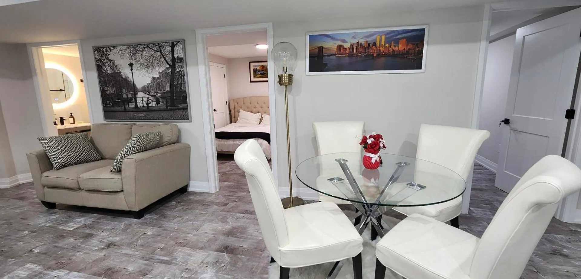 Entire 2 Bedroom Apartment In Kitchener 0*,  Canada